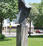150px-Voortschrijdende_vrouwenfiguur_Fred_Carasso_Marshalllaan_Utrecht