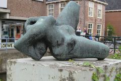 797px-Vrouwentorso_Alphen